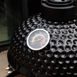 BluMill Kamado BBQ Egg - Kamado 13 Inch - Incl. Vlees Thermometer - Houtskoolbarbecues - Zwart - Ø 27cm -The Bastard Winkel 1198x1200 3