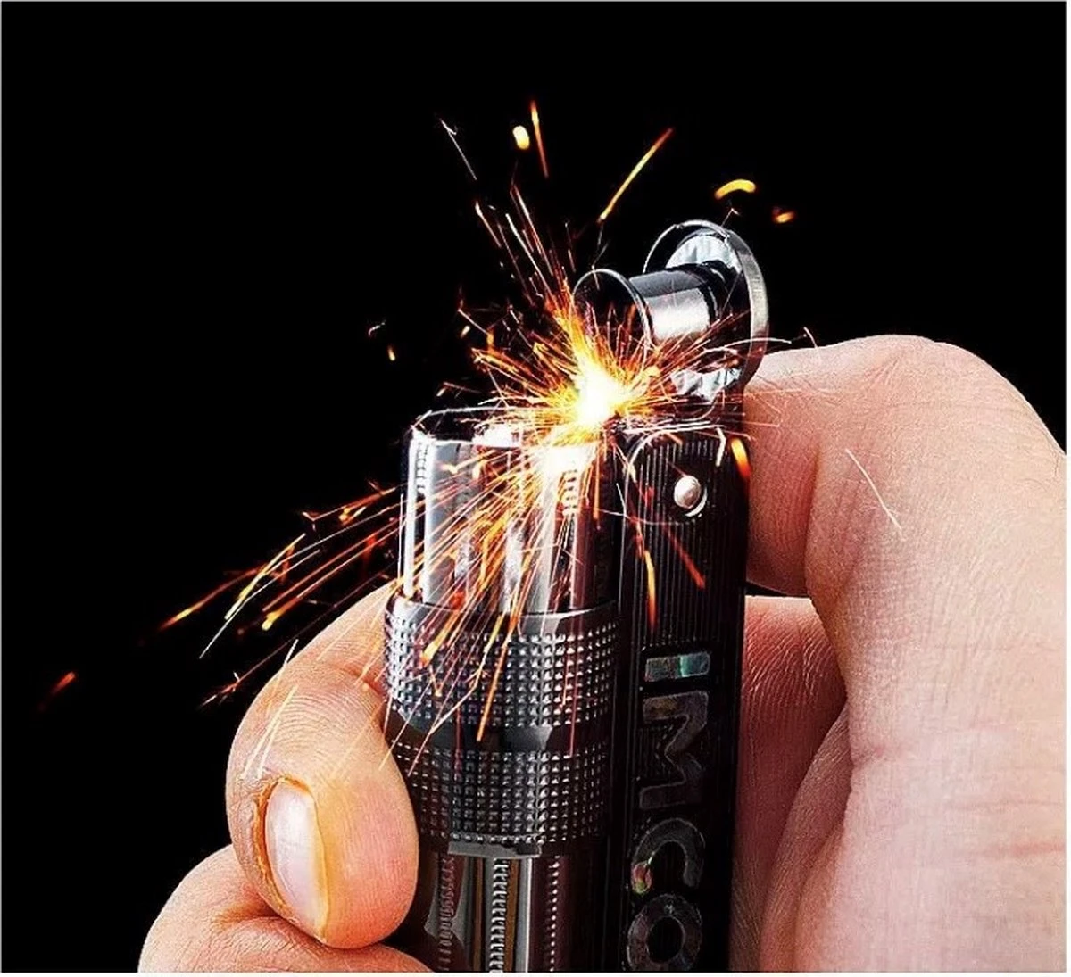 Merkloos Aansteker Metaal In De Kleur Silver Op Benzine 6 Merkloos Aansteker Metaal In De Kleur Silver Op Benzine - Afbeelding 4