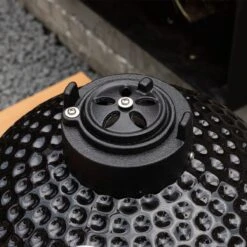 BluMill Kamado BBQ Egg - Kamado 13 Inch - Incl. Vlees Thermometer - Houtskoolbarbecues - Zwart - Ø 27cm -The Bastard Winkel 1200x1200 224