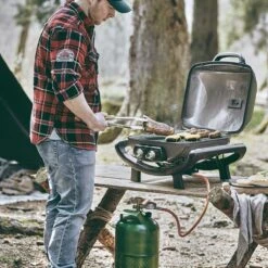 Burnhard Draagbare 2-Branders Gasbarbecue - Afdekhoes - BBQ Wayne 32 Burnhard Draagbare 2-Branders Gasbarbecue - Afdekhoes - BBQ Wayne -The Bastard Winkel 1200x1200 263