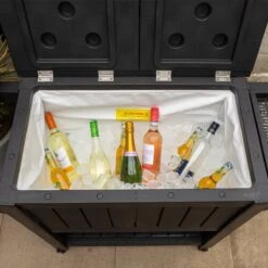 BluMill BBQ Tafel - Inclusief Koelvak 80 Liter - Op Wieltjes - Met Flessenopener - 102 X 46 X 86,5 Cm -The Bastard Winkel 1200x1200 301