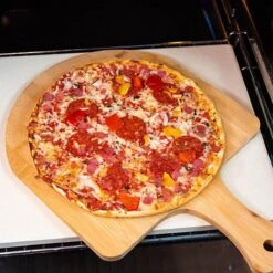 Buxibo 2in1 Pizzasteen - Voor BBQ & Oven - Inclusief Serveer Plank - Pizzabord/Pizzaplank - 30.5 X 38.1 X 1.4 Cm -The Bastard Winkel 1200x1200 319