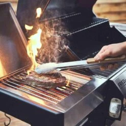 Burnhard Gas BBQ FRED JR. Deluxe - 2 Branders - Incl. Keramische Infraroodbrander & Afdekhoes - Deluxe 26 Burnhard Gas BBQ FRED JR. Deluxe - 2 Branders - Incl. Keramische Infraroodbrander & Afdekhoes - Deluxe -The Bastard Winkel 1200x1200 4