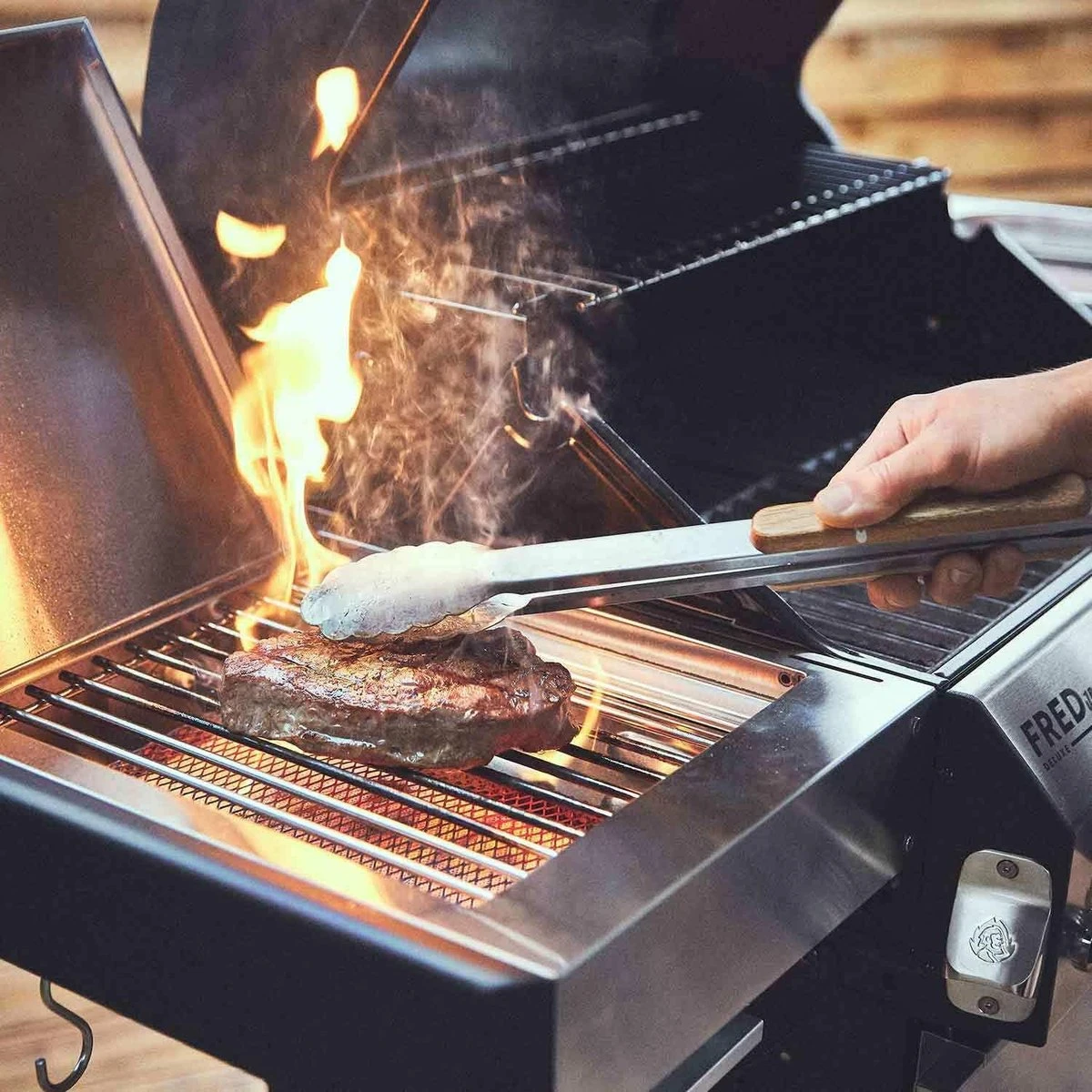 Burnhard Gas BBQ FRED JR. Deluxe - 2 Branders - Incl. Keramische Infraroodbrander & Afdekhoes - Deluxe 7 Burnhard Gas BBQ FRED JR. Deluxe - 2 Branders - Incl. Keramische Infraroodbrander & Afdekhoes - Deluxe - Afbeelding 5