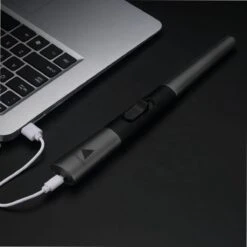 Oplaadbare Lange Elektrische Aansteker - Duurzame Plasma Aansteker – Luxe Aansteker - Inclusief Cadeauverpakking - BBQ – Kaarsen - Zwart -The Bastard Winkel 1200x1200 512