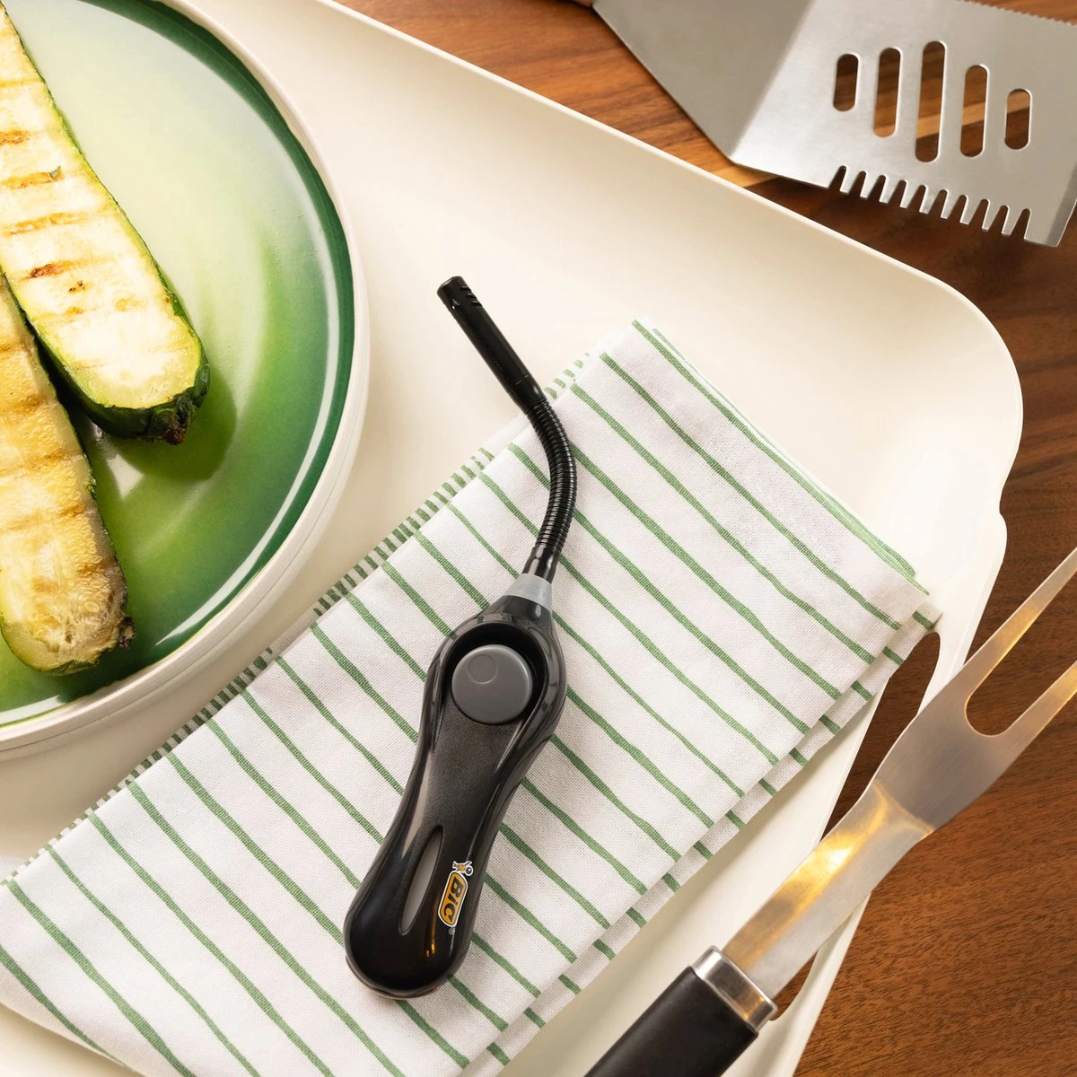 BIC Multifunctionele Aansteker Megalighter Flex Voor Oa BBQ En Kaarsen - Met Flexibele Hals - Diverse Kleuren - 1 Stuk 6 BIC Multifunctionele Aansteker Megalighter Flex Voor Oa BBQ En Kaarsen - Met Flexibele Hals - Diverse Kleuren - 1 Stuk - Afbeelding 4