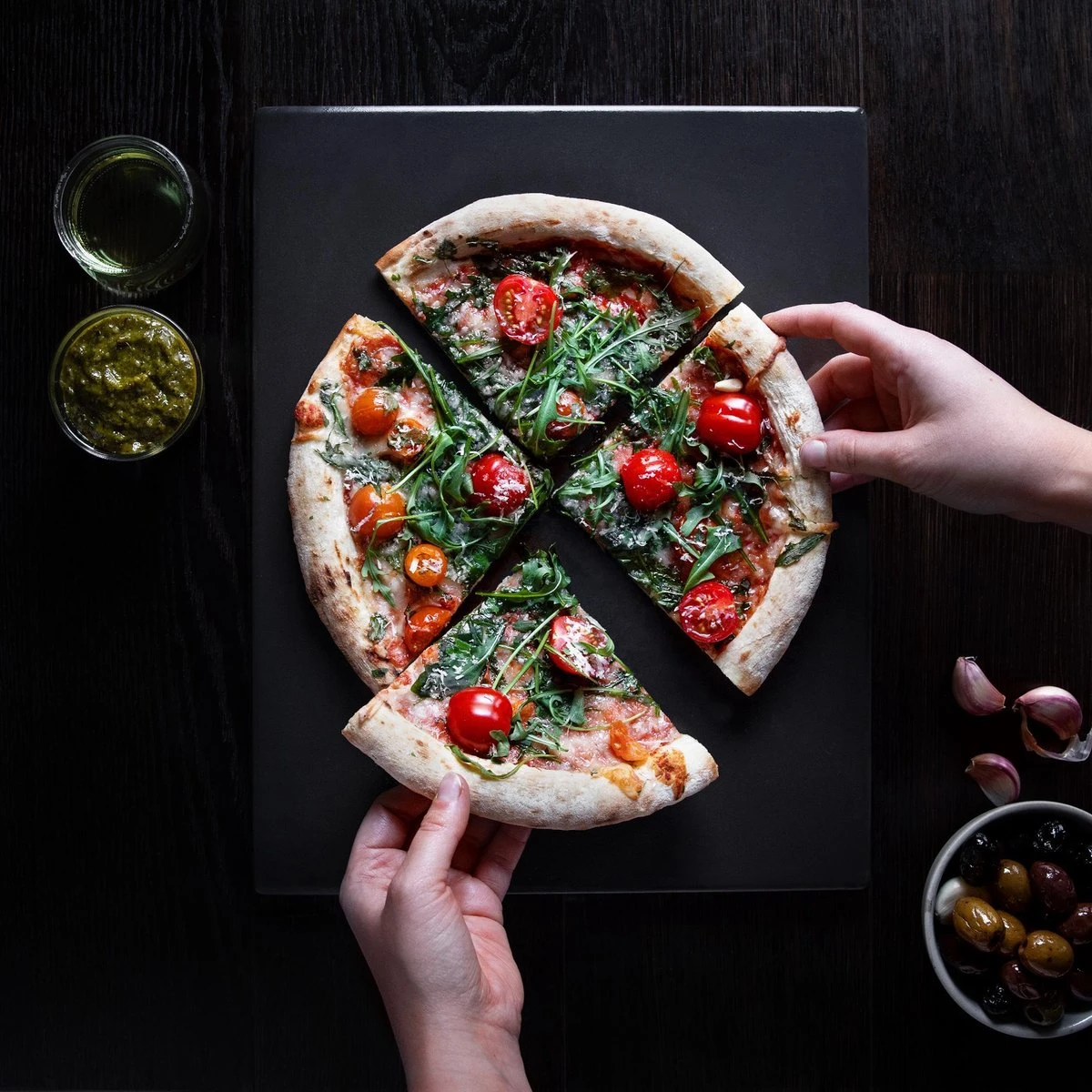 Navaris Pizzasteen XL Voor Oven En Barbecue - Rechthoekige Pizzaplaat 38 X 30 Cm - Inclusief Receptenboek - Keramisch Geglazuurd - Zwart 11 Navaris Pizzasteen XL Voor Oven En Barbecue - Rechthoekige Pizzaplaat 38 X 30 Cm - Inclusief Receptenboek - Keramisch Geglazuurd - Zwart - Afbeelding 9