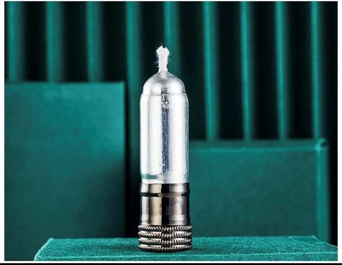 Merkloos Aansteker Metaal In De Kleur Silver Op Benzine 5 Merkloos Aansteker Metaal In De Kleur Silver Op Benzine - Afbeelding 3