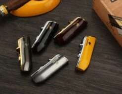 Cohiba® Sigarenaansteker - Sigarenboor - Sigaren - Sigaar - Cohiba Aansteker - Sigarenboor - Sigaren Accessoires - Sigarenknipper - Sigaar Aansteker - Cohiba - Incl. Luxe Geschenkdoos - Zwart -The Bastard Winkel 1200x934