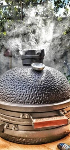 The Bastard Urban Medium - Kamado Barbecue - Kamado BBQ 31 The Bastard Urban Medium - Kamado Barbecue - Kamado BBQ -The Bastard Winkel 567x1200