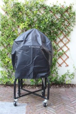 Luxe Waterdichte Ronde BBQ Hoes - 84 Cm X 77 Cm - Barbecue Beschermhoes - BBQ Accessoires - Geschikt Voor O.a. Kamado, Big Green Egg, Grill Guru, The Bastard, Patton, Weber -The Bastard Winkel 800x1200 13